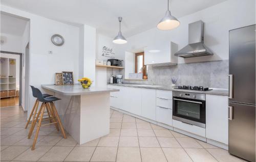 Rezanci Casa | Two-Bedroom Holiday Home In Svetvincenat