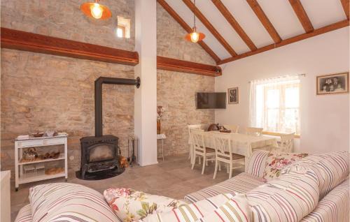 Drnis Casa | Two-Bedroom Holiday Home In Pakovo Selo
