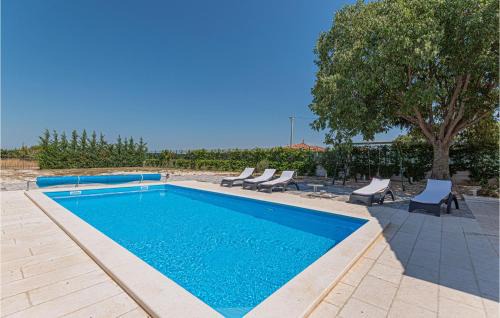 Drnis Casa | Two-Bedroom Holiday Home In Pakovo Selo