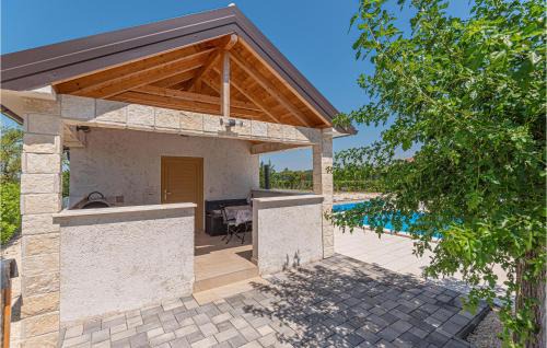 Drnis Casa | Two-Bedroom Holiday Home In Pakovo Selo