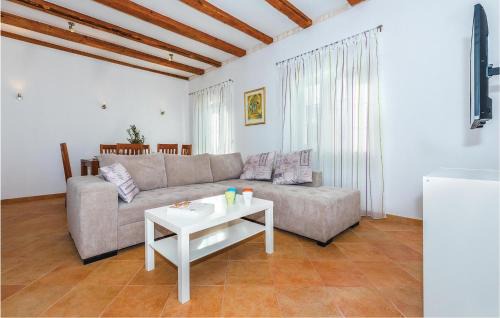 Sibenik Casa | Two-Bedroom Holiday Home In Radonic