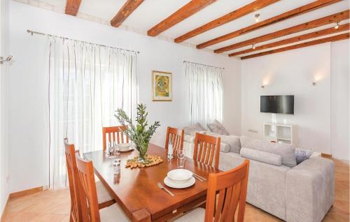 Sibenik Casa | Two-Bedroom Holiday Home In Radonic