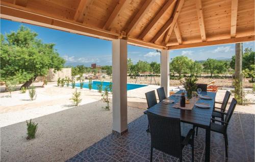 Sibenik Casa | Two-Bedroom Holiday Home In Radonic