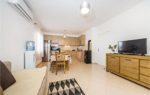 Tinj Casa | Two-Bedroom Holiday Home In Biograd