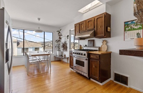 Excelsior Casa | Two Bedroom Home Near the Freeway for Easy Access