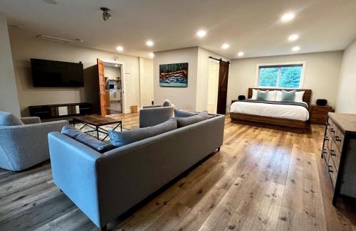 East Kootenay Casa | Two Bedroom House by Snow Valley Lodging
