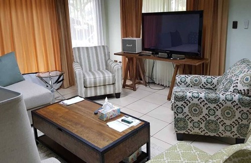 La Garita Casa | Two-bedroom House in two acres of land and exotic gardens