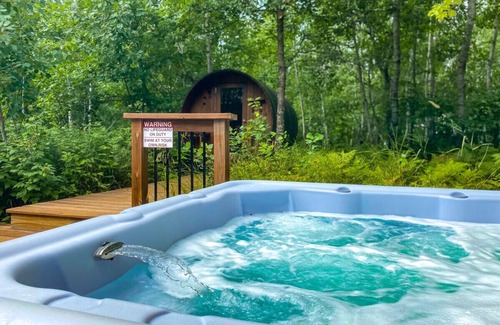 Nisswa Casa | Two-Bedroom House on 5-Acres with Outdoor Hot Tub, Sauna, and Tennis Court (plus extra cabin)