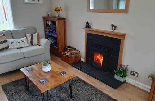 Caergeiliog Casa | Two bedroom house with enclosed gardens and 2 car drive