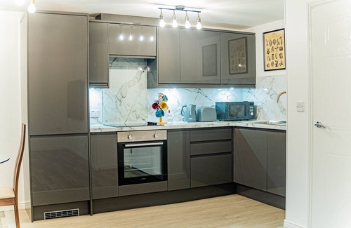 Abbey Wood Apartamento | TWO BEDROOM LUXURY GROUND FLOOR APARTMENT.