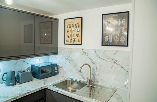 Abbey Wood Apartamento | TWO BEDROOM LUXURY GROUND FLOOR APARTMENT.