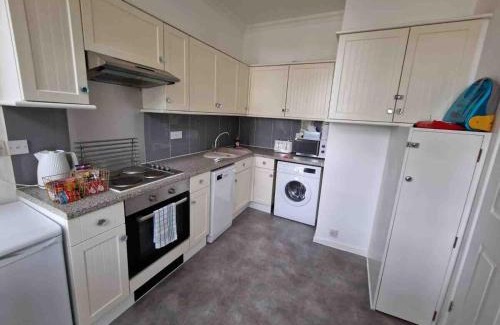 Newmarket Apartamento | Two Bedroom Mansion House Apartment By AZ Luxury Stays Newmarket With Parking And WiFi