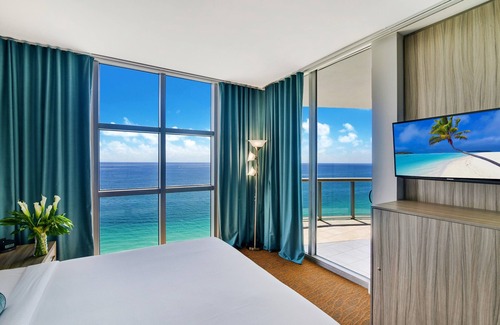 Sunny Isles Beach Complejo | Two Bedroom Oceanfront Apartment