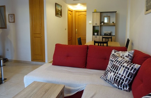 Mutxamel Apartamento | Dos dormitorios en el ático, aire acondicionado, wi-fi y piscina comunitaria.
