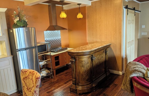 Riviera Casa | Two-bedroom Private Suite! Stunning Mt.Hood Views & much more!