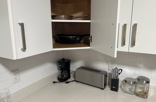 South Clearbrook Casa | Two Bedroom, Separate Entrance, Free Parking Accommodation