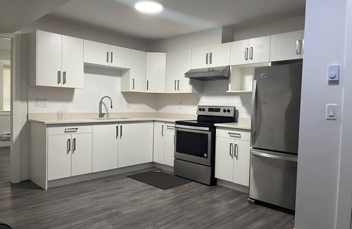 South Clearbrook Casa | Two Bedroom, Separate Entrance, Free Parking Accommodation