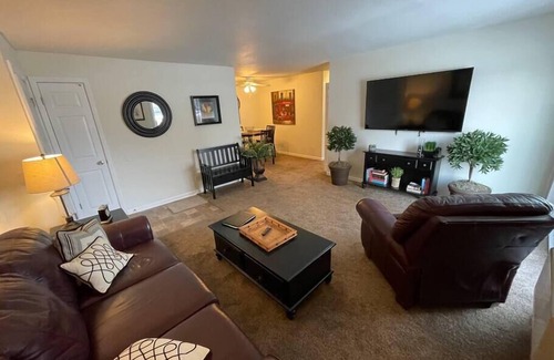 Janesville Apartamento | Two Bedroom Serviced Residence In Quiet Neighborhood