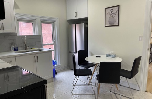 Niagara Falls Casa | Two-bedroom Suite with King Bed - 4 Min to The Falls