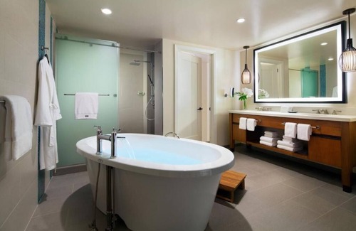 Honokowai Complejo | Two-Bedroom Suite with Balcony and Resort View