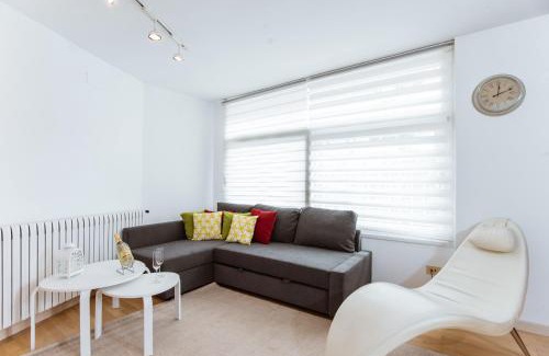 La Vila Olimpica del Poblenou Apartamento | Two bedroom TownHouse within 10min walk from Beach