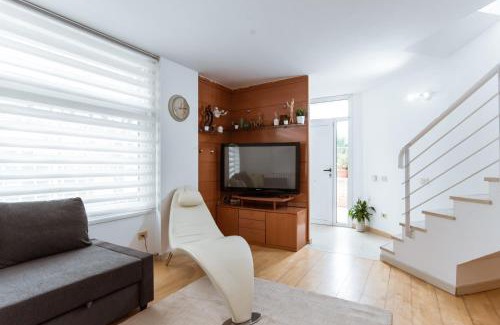 La Vila Olimpica del Poblenou Apartamento | Two bedroom TownHouse within 10min walk from Beach
