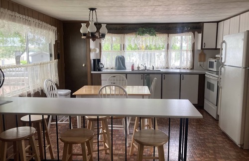 Big Stone City Casa | Two bedroom two bath cabin next to big Stone Lake