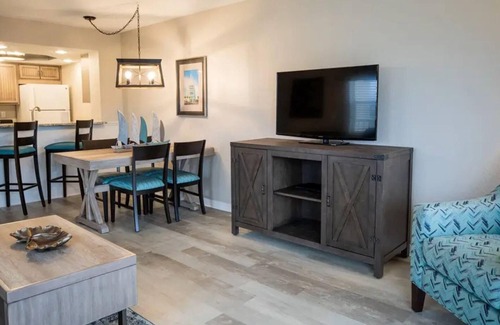 Port Canaveral Complejo | Two-Bedroom Villa: Poolside Retreat at Cape Canaveral