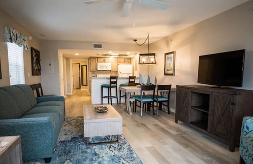 Port Canaveral Complejo | Two-Bedroom Villa: Poolside Retreat at Cape Canaveral