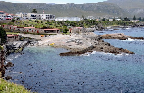 Hermanus City-Centre Apartamento | Dos dormitorios con barbacoa y vistas al mar