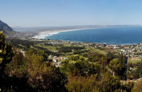 Hermanus City-Centre Apartamento | Dos dormitorios con barbacoa y vistas al mar