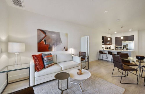 Morse Park Apartamento | Two Bedroom with Luxe Amenities & Private Terrace