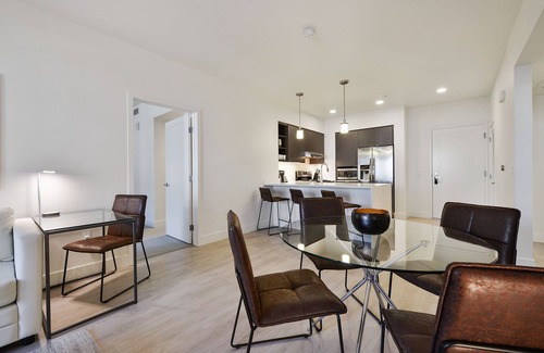 Morse Park Apartamento | Two Bedroom with Luxe Amenities & Private Terrace