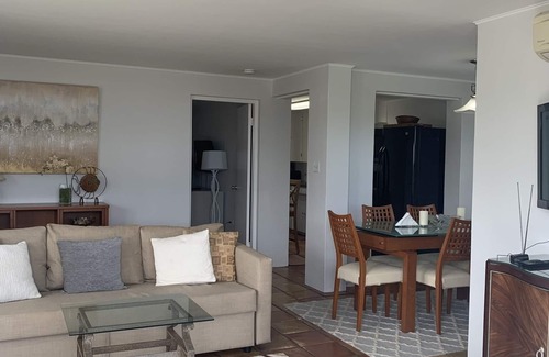 Southampton Casa | Two Bedroom with Private Dock near Golf and Beach
