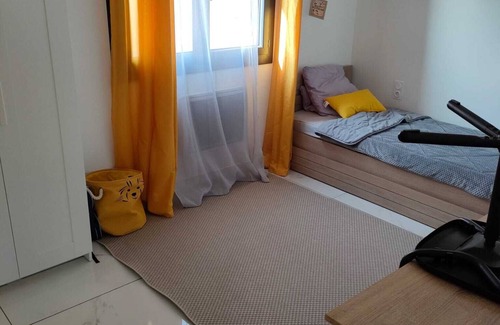 Sorgues Cama Y Desayuno | Two bedrooms and private bathroom with independent access.