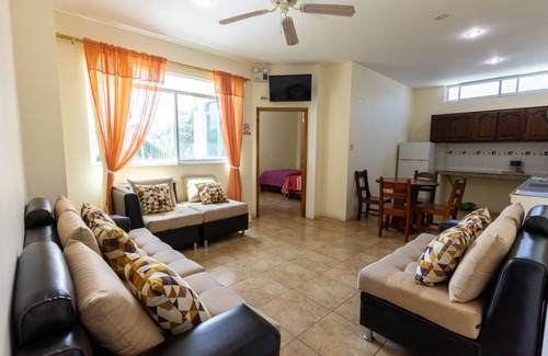 Puerto Ayora Apartamento | APARTAMENTO DE DOS DORMITORIOS CON BAÑO PRIVADO Y VISTA AL BOSQUE EN PRIMER PISO