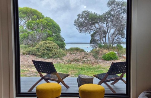 Coles Bay Casa | Two bedrooms family house in Coles Bay with direct access to the Swan River!