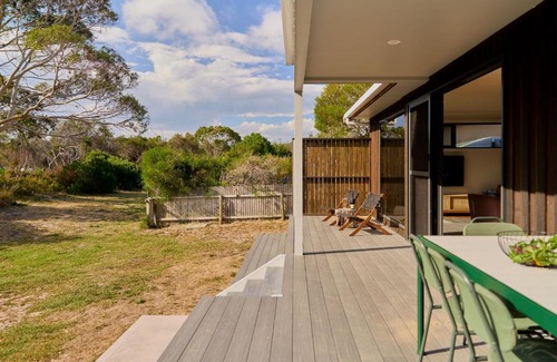 Coles Bay Casa | Two bedrooms family house in Coles Bay with direct access to the Swan River!