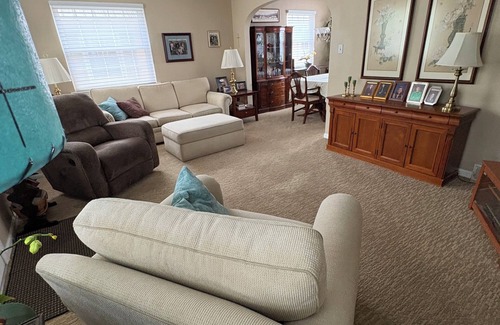 New Kensington Casa | Two bedrooms in New Kensington with Shuttle to Airport, US Open, Concierge Svc