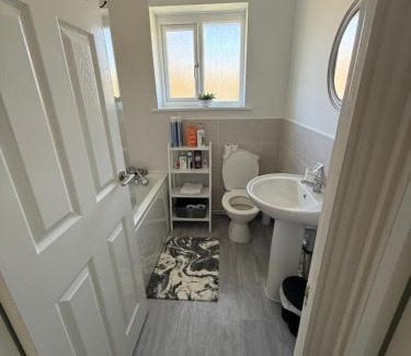 Milton Keynes Casa | Two-bedrooms Newly refurbished central