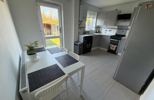 Milton Keynes Casa | Two-bedrooms Newly refurbished central