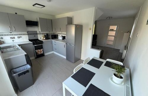 Milton Keynes Casa | Two-bedrooms Newly refurbished central