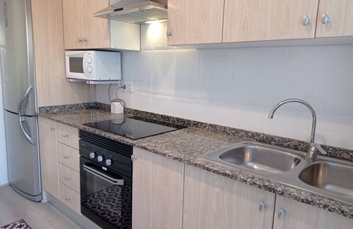 Playa de Xeraco Apartamento | Dos dormitorios en planta baja, patio con barbacoa, piscina y pista de tenis.