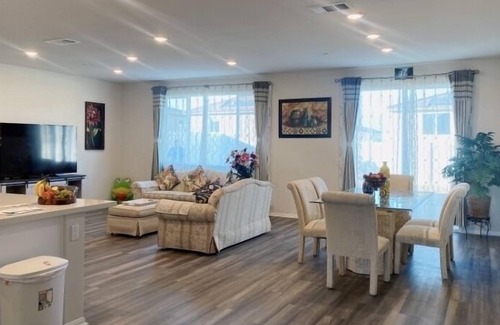 Riverside Casa | Two Bedrooms On The First Floor : Big Master Room With Separate Bathroom