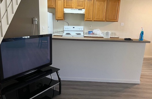 Antioch Condominio | Two bedrooms one Bath Two story Condo upto 6 people