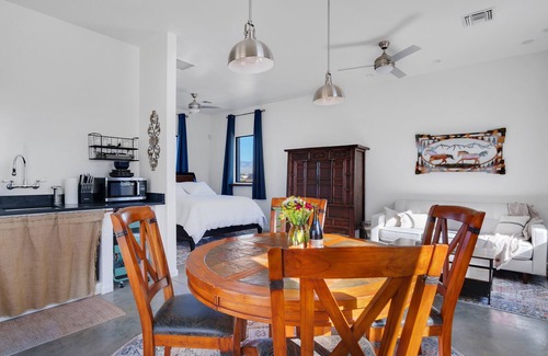 Tucson Casa | Two Bird Ranch Horse Barn w/ private hot tub