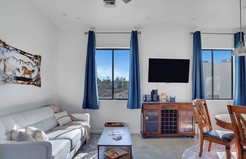 Tucson Casa | Two Bird Ranch Horse Barn w/ private hot tub