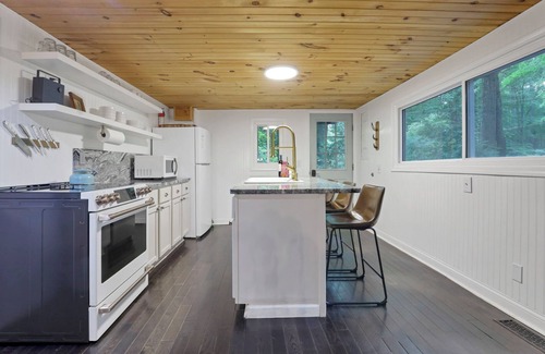 Rockbridge Cabina | TWO CABINS in Hocking Hills! Lake, Hot tub, Horseshoes, Tetherball and More!