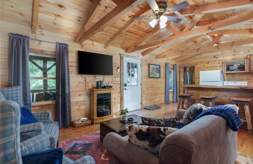 Logan Apartamento | Two Cabins|Sleeps 12| Hot Tubs| Games| Fire Pits
