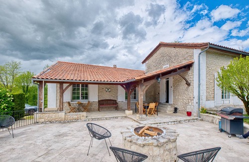 Allemans Casa | Casas de piedra renovadas con piscina, jardín y entorno natural – Estancia auténtica y acogedora